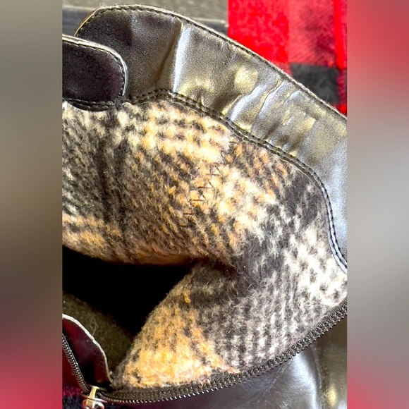 College, Women's Mid-Calf Waterproof Leather Boots ,Size 7 W, in great condition - Picture 7 of 10